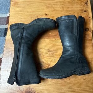 Women’s TEVA Waterproof leather boots size 8